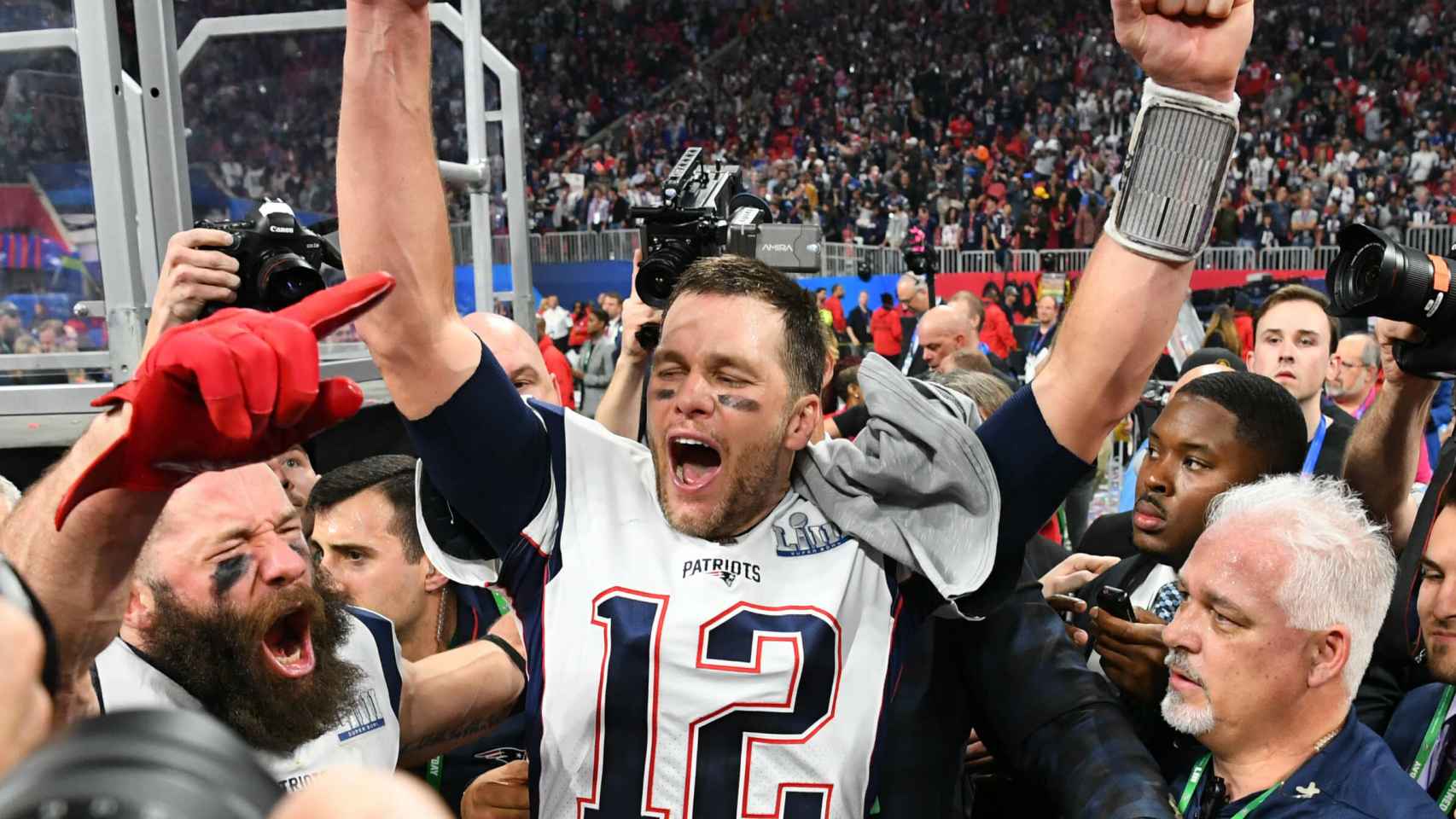 Tom Brady celebra la Super Bowl con su compañeros