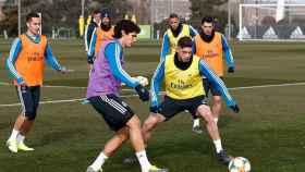 Vallejo  junto a Valverde en el entrenamiento del Real Madrid