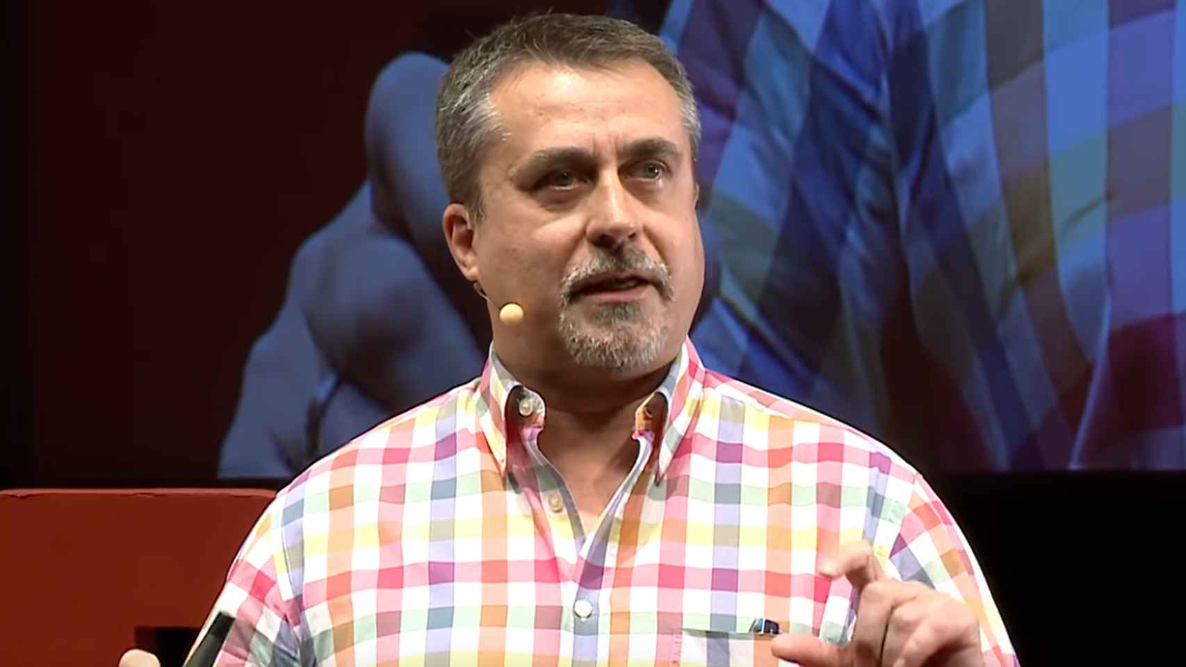 Alfredo Corell durante una charla TEDx.