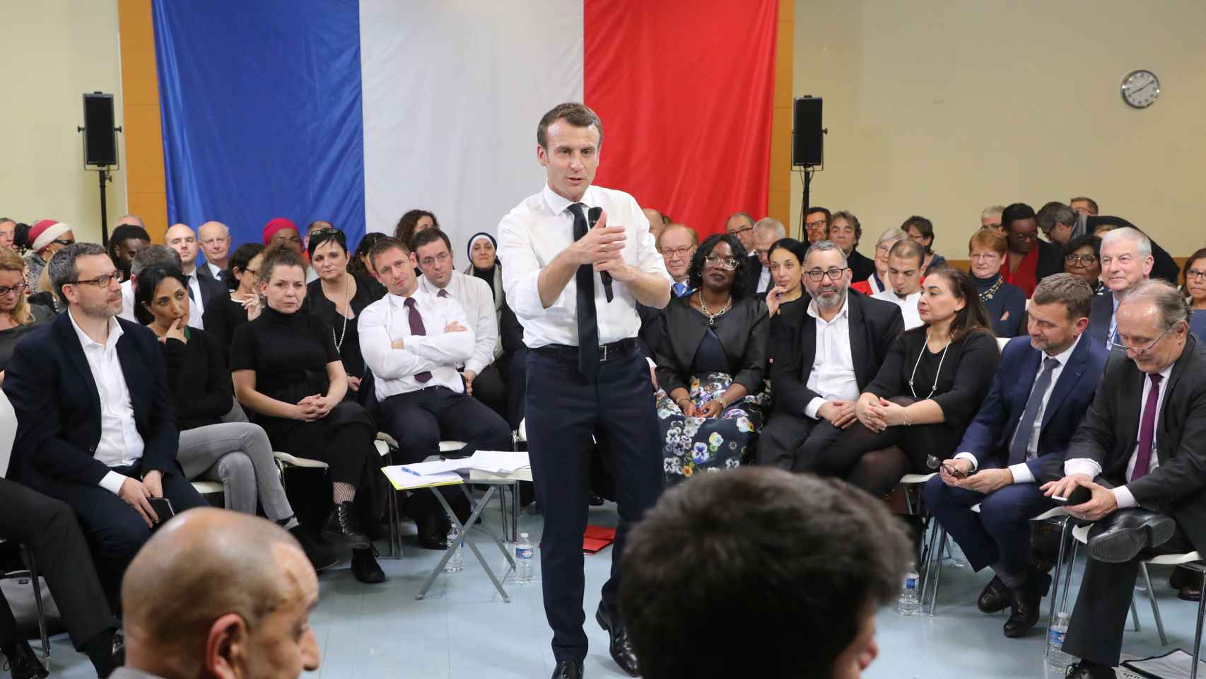 Emmanuel Macron durante el debate en Evry-Courcouronnes, al sur de París.