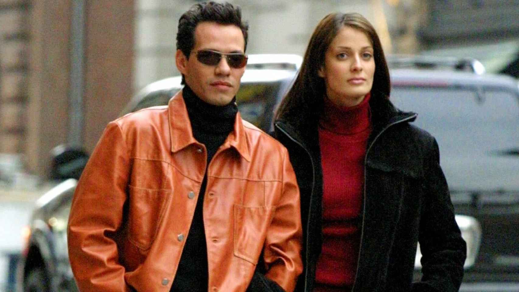 Marc Anthony y Dayanara Torres por las calles de Nueva York en el año 2002.
