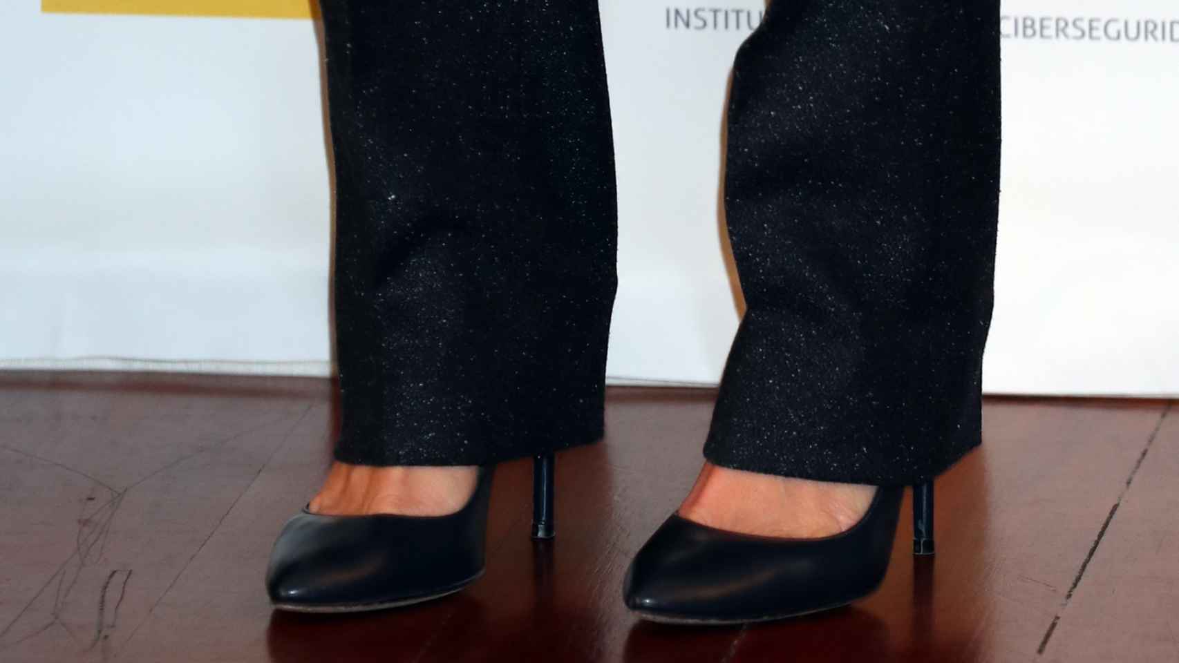 Detalle de los zapatos de la reina Letizia.