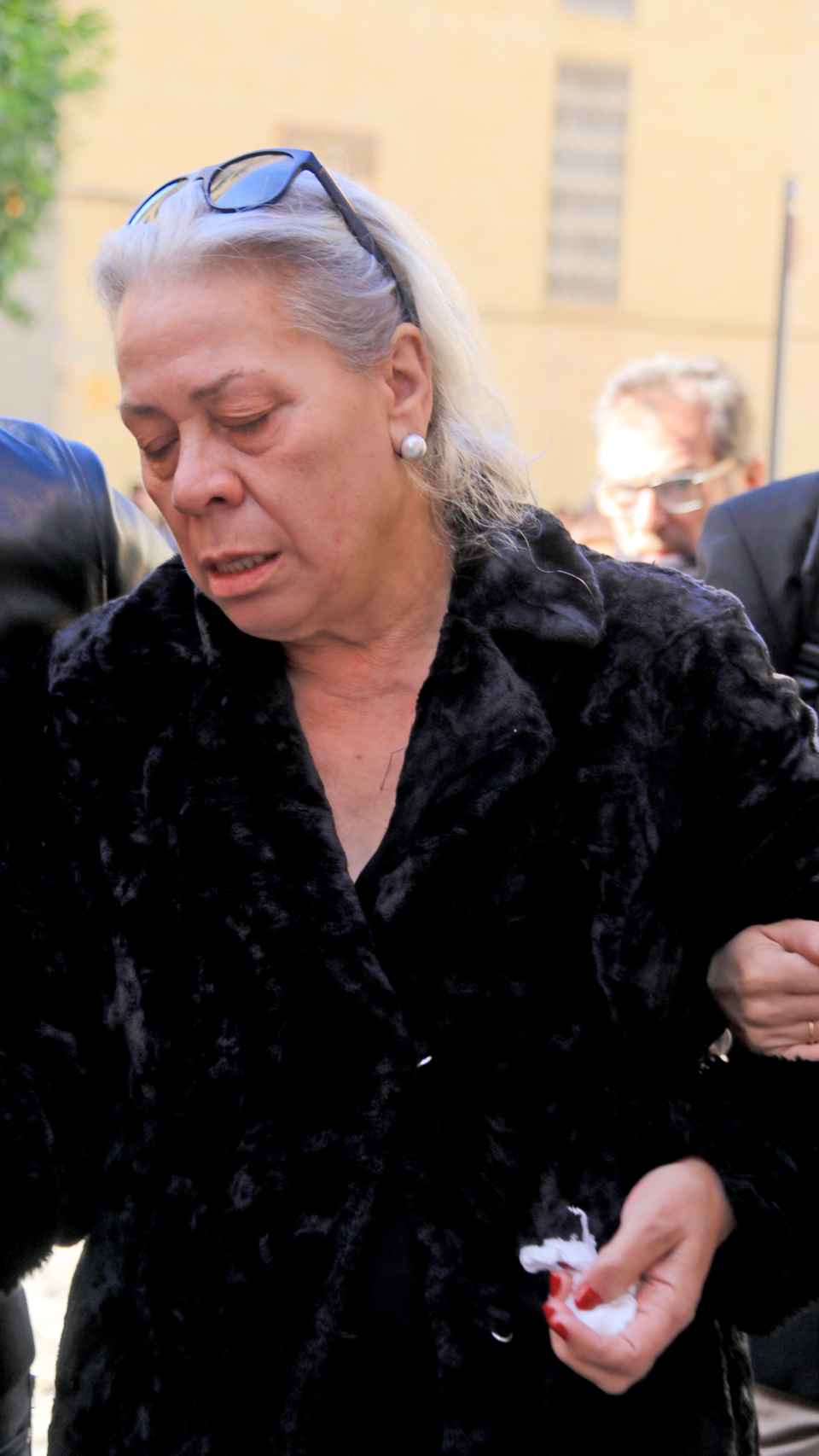 Carmen Gahona en el funeral de Chiquetete.
