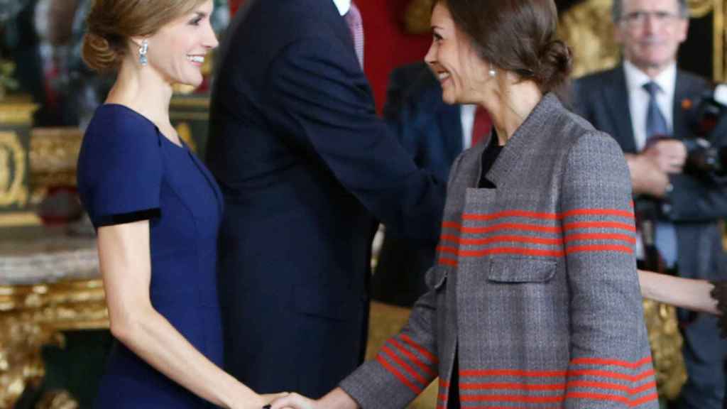 La reina Letizia y Eva Fernández el Día de la Hispanidad del año 2015.