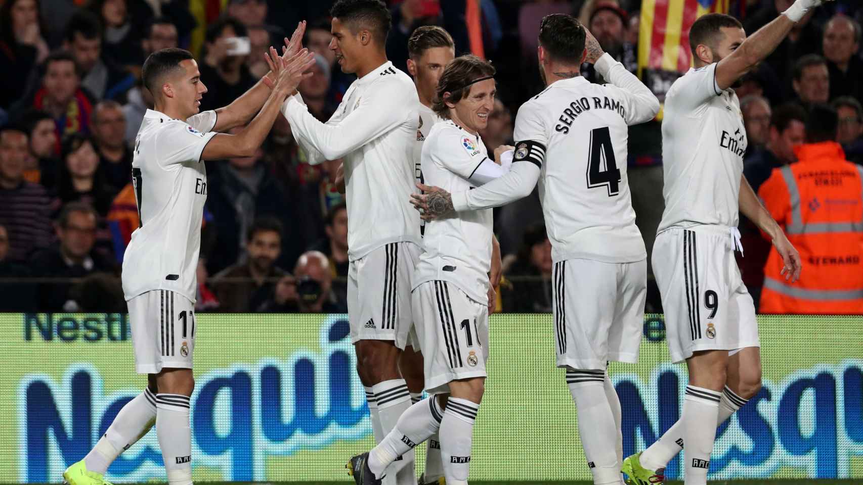 Los jugadores del Real Madrid celebran el gol en El Clásico