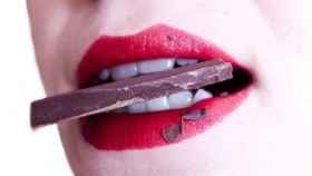 chocolate labios mordisco