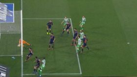 El gol olímpico de Joaquín en el Betis - Valencia que concedió el VAR