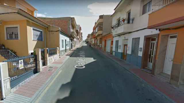 La calle San Isidro de Molina de Segura (Murcia) donde se encontraron a la joven tirada.