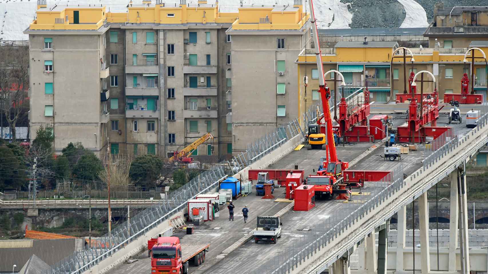 La demolición del puente Morandi, en imágenes