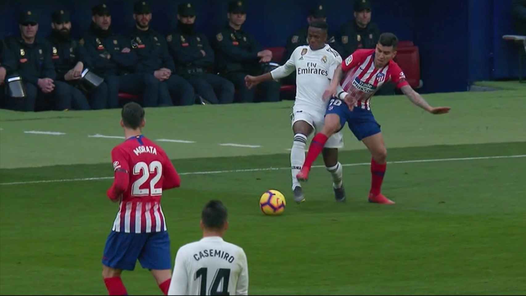 Falta a Vinicius no pitada en el gol del Atlético del Madrid
