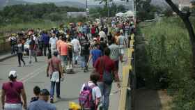 Miles de venezolanos cruzan cada día el puente Simón Bolívar.