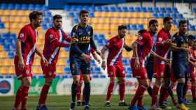 Los jugadores del UCAM Murcia y del Recreativo de Huelva durante una disputa del partido. Foto: ucamdeportes.com