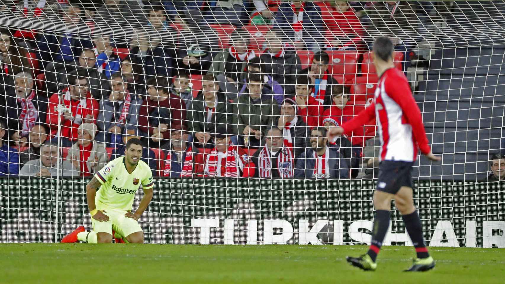 Luis Suárez se lamenta durante el Athletic - Barcelona
