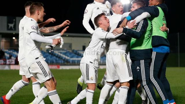 Euforia en la celebración de uno de los goles del Castilla ante la Cultural Leonesa