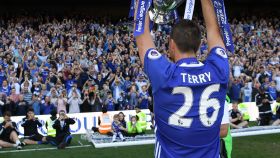 John Terry, en Stamford Bridge celebrando la Premier con el Chelsea. Foto: Instagram (@johnterry.26)