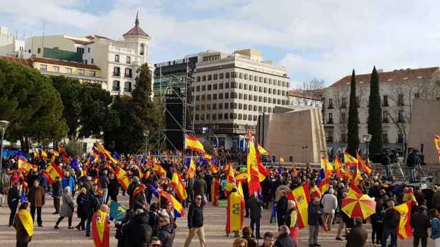 Españoles acudiendo una manifestación política