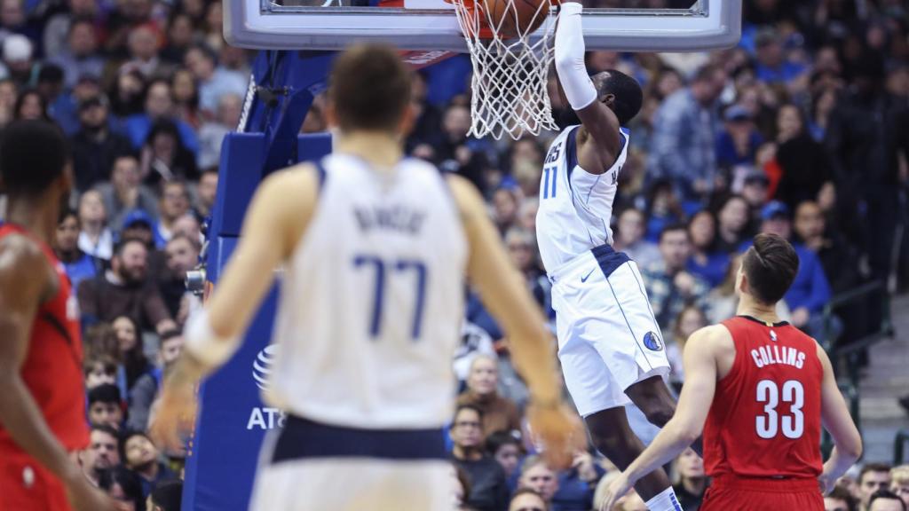 Tim Hardaway Jr. encesta un mate ante Portland Trail Blazers