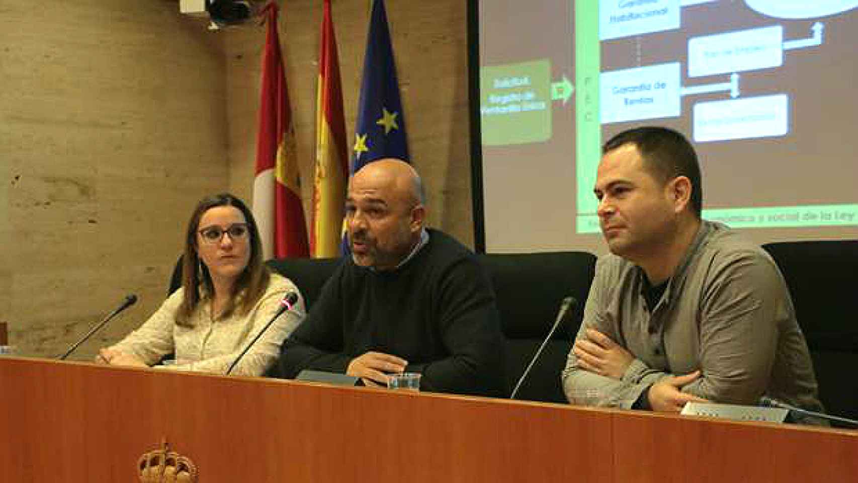 María Díaz, José García Molina y David Llorente, los tres diputados de Podemos en las Cortes de Castilla-La Mancha.