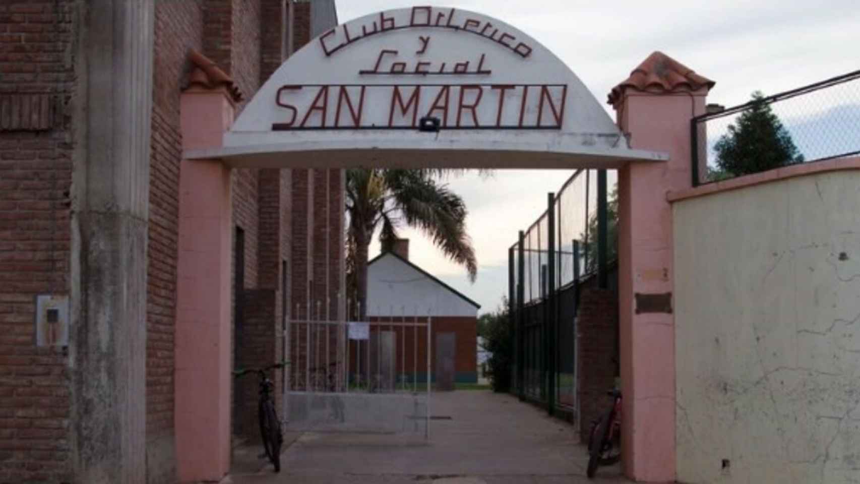 Entrada del club San Martín