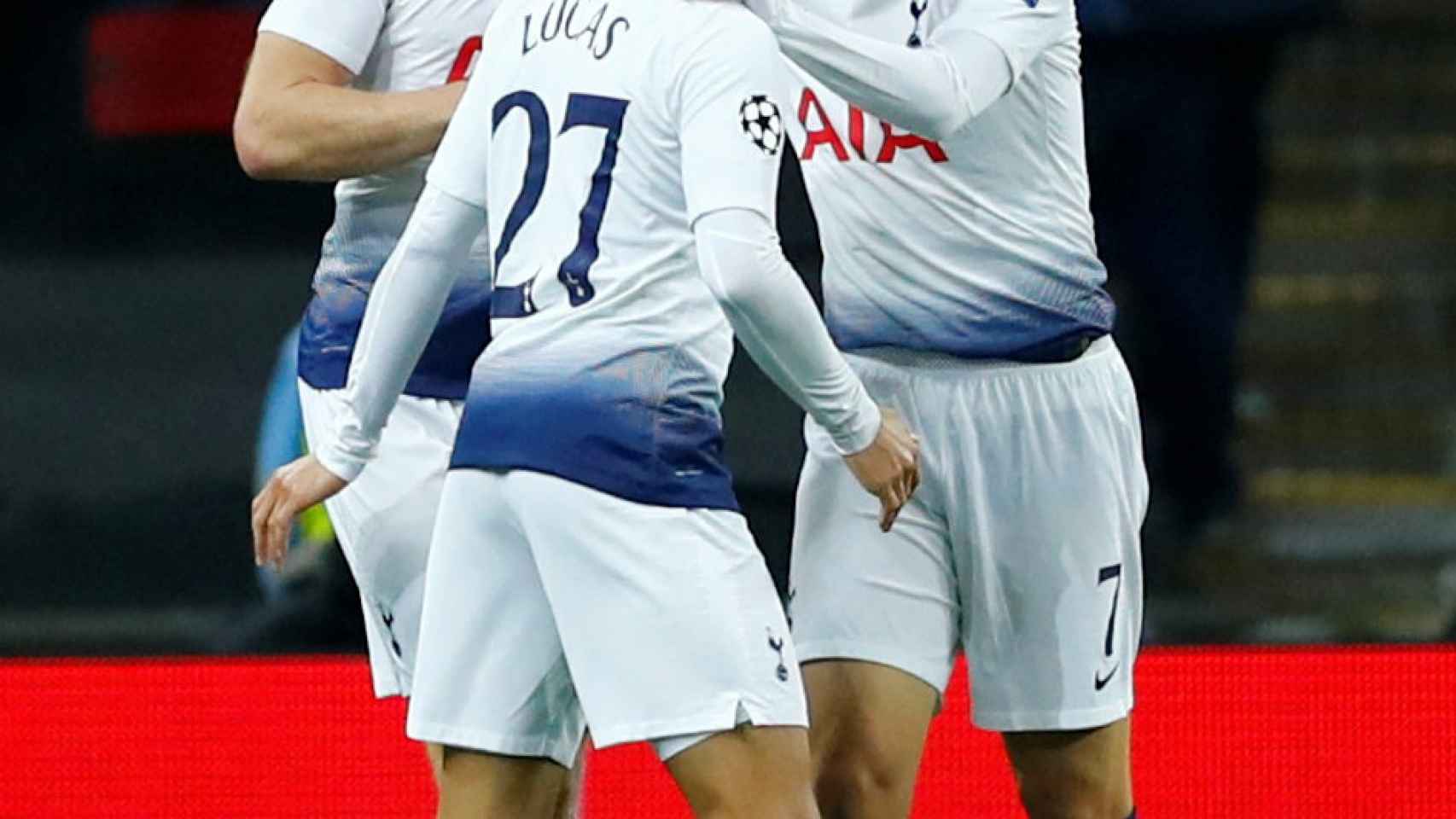 Los jugadores del Tottenham celebran uno de los tres goles