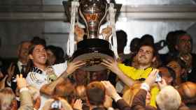 Ramos y Casillas con La Liga de los récords. Foto: sergioramos.com