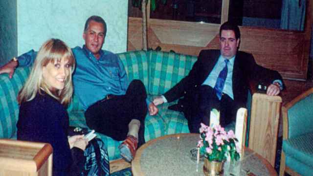 El financiero José maría Clemente (derecha), junto con dos de los implicados en la investigación de la DEA.