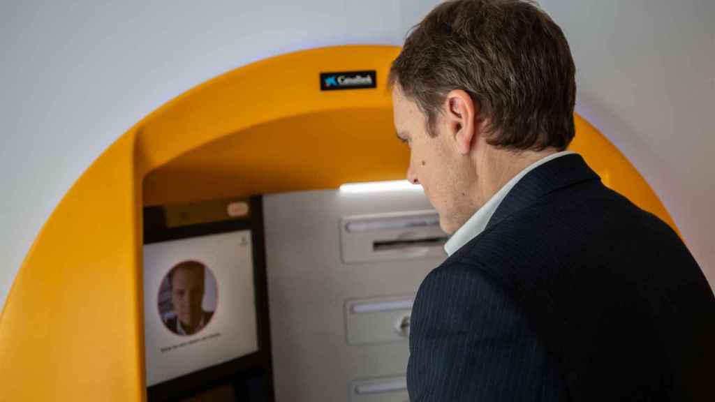 Caixabank implementa el reconocimiento facial para sacar dinero en sus cajeros