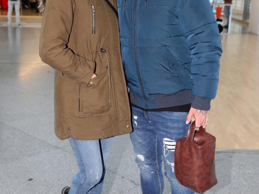 Irene Rosales y Kiko Rivera a su llegada a Madrid antes de entrar en la casa de Guadalix.