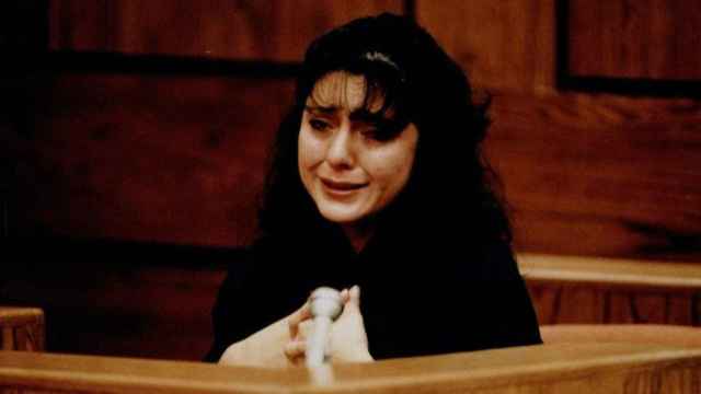 Lorena Bobbitt llorando en su juicio.