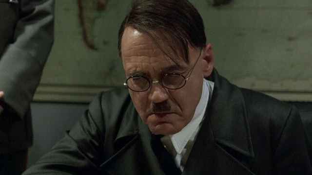 Bruno Ganz encarnando a Hitler en 'El Hundimiento'.