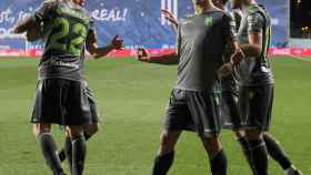 Oyarzabal celebra un gol junto a sus compañeros en el Real Sociedad - Leganés de La Liga