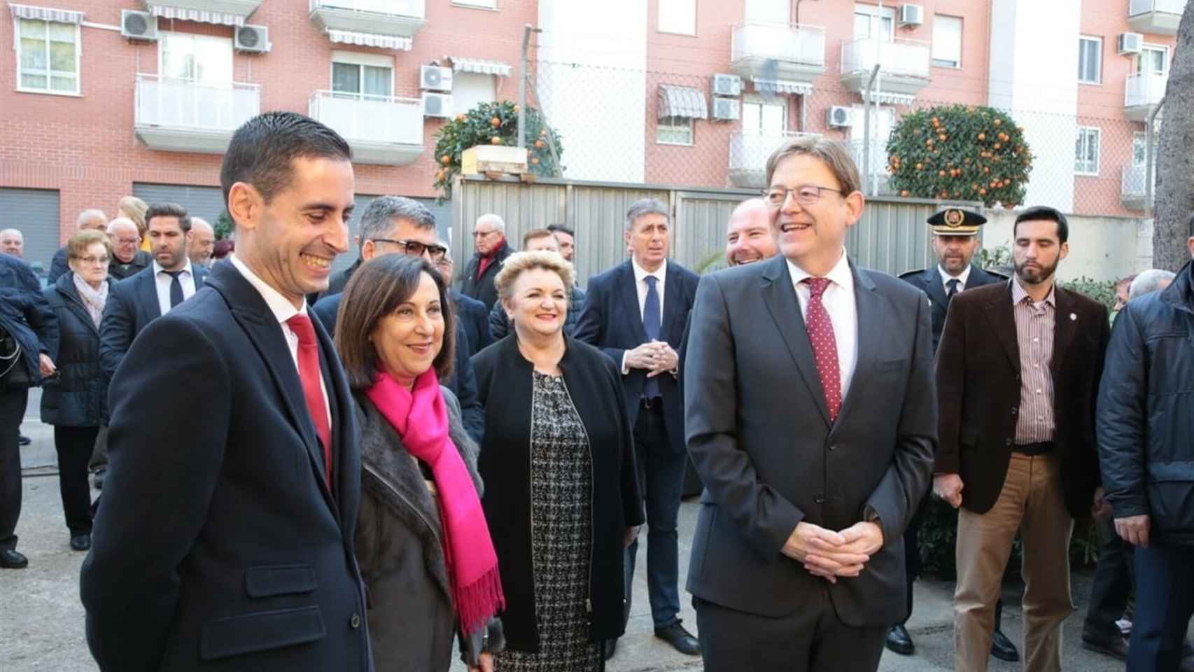 Margarita Robles, ministra de Defensa, junto a Ximo Puig, presidente de la Comunidad Valenciana.