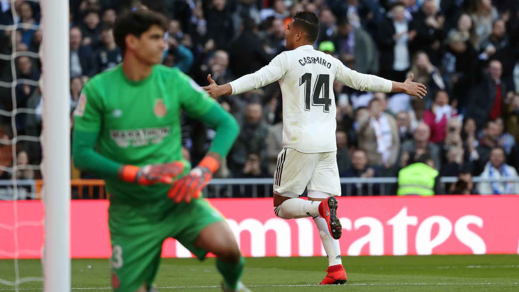 Casemiro celebra un gol en el Santiago Bernabéu en el Real Madrid - Girona