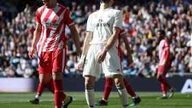 Karim Benzema se lamenta de una ocasión fallada ante el Girona