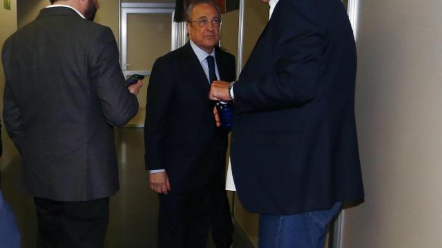 José Ángel Sánchez, Florentino Pérez y Juan Carlos Sánchez tras la final de Copa