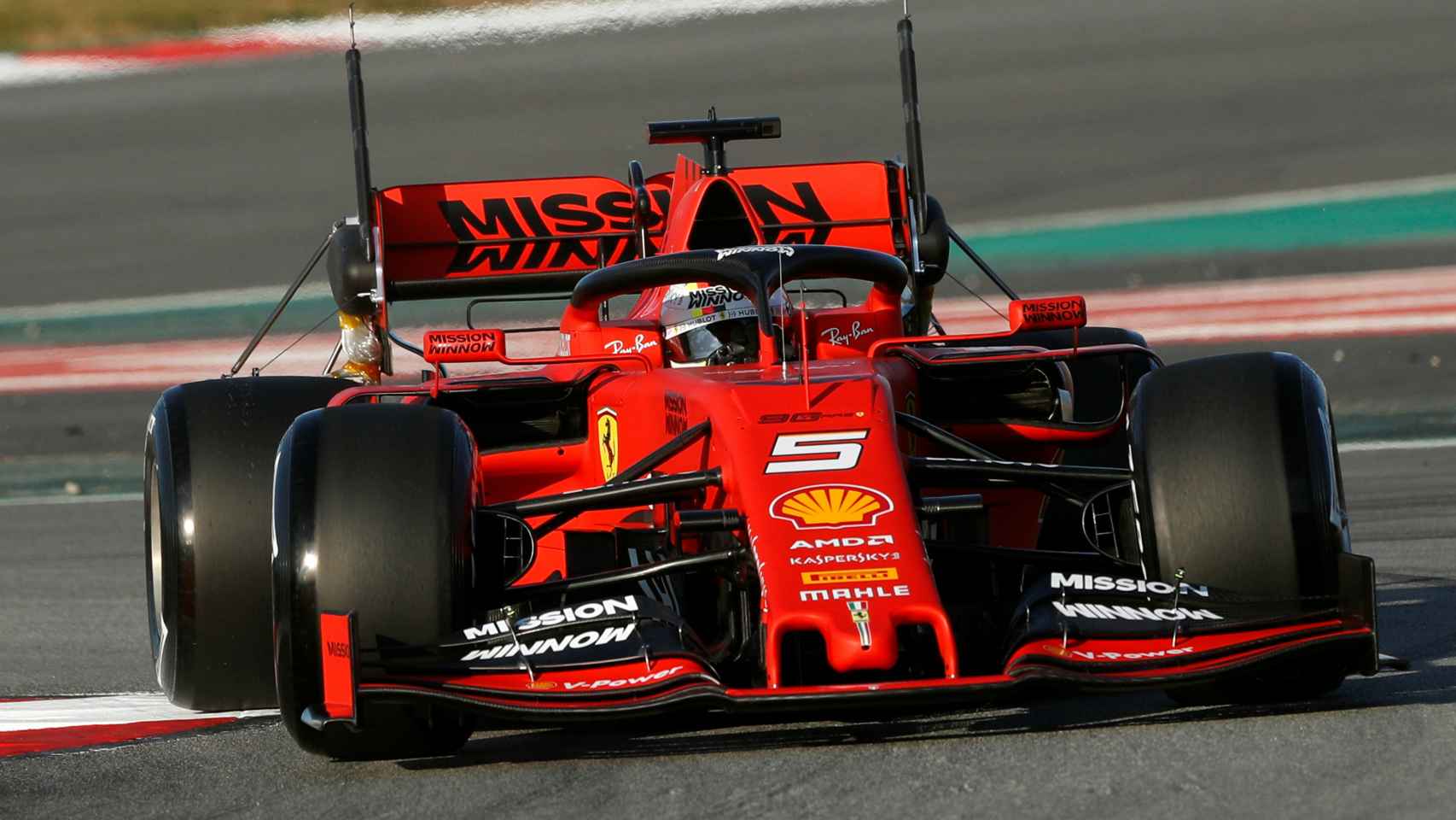 Sebastian Vette, de la escudería Ferrari, durante los tests de Barcelona de Fórmula 1