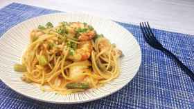 Espaguetis-teriyaki-gambones-esparragos-trigueros_destacada