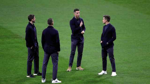 Cristiano Ronaldo, junto a sus compañeros de la Juventus, en el estadio Wanda Metropolitano