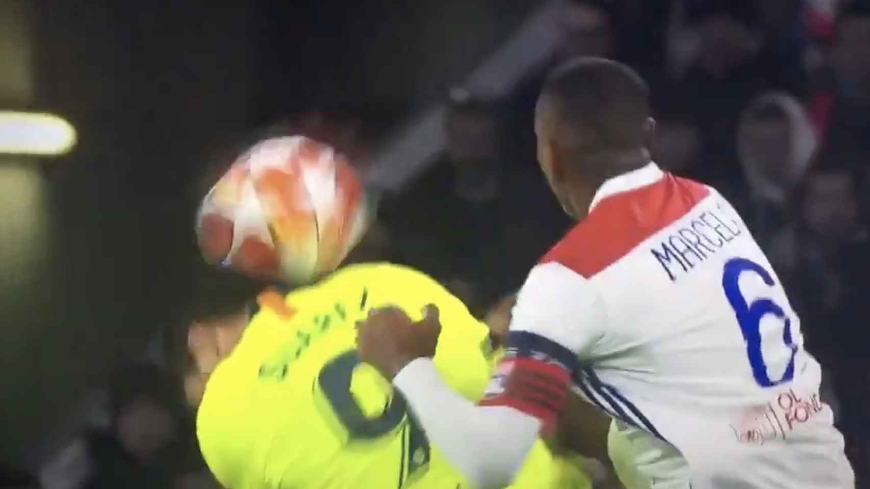 Suárez se queja de un 'agresión' provocada por el balón