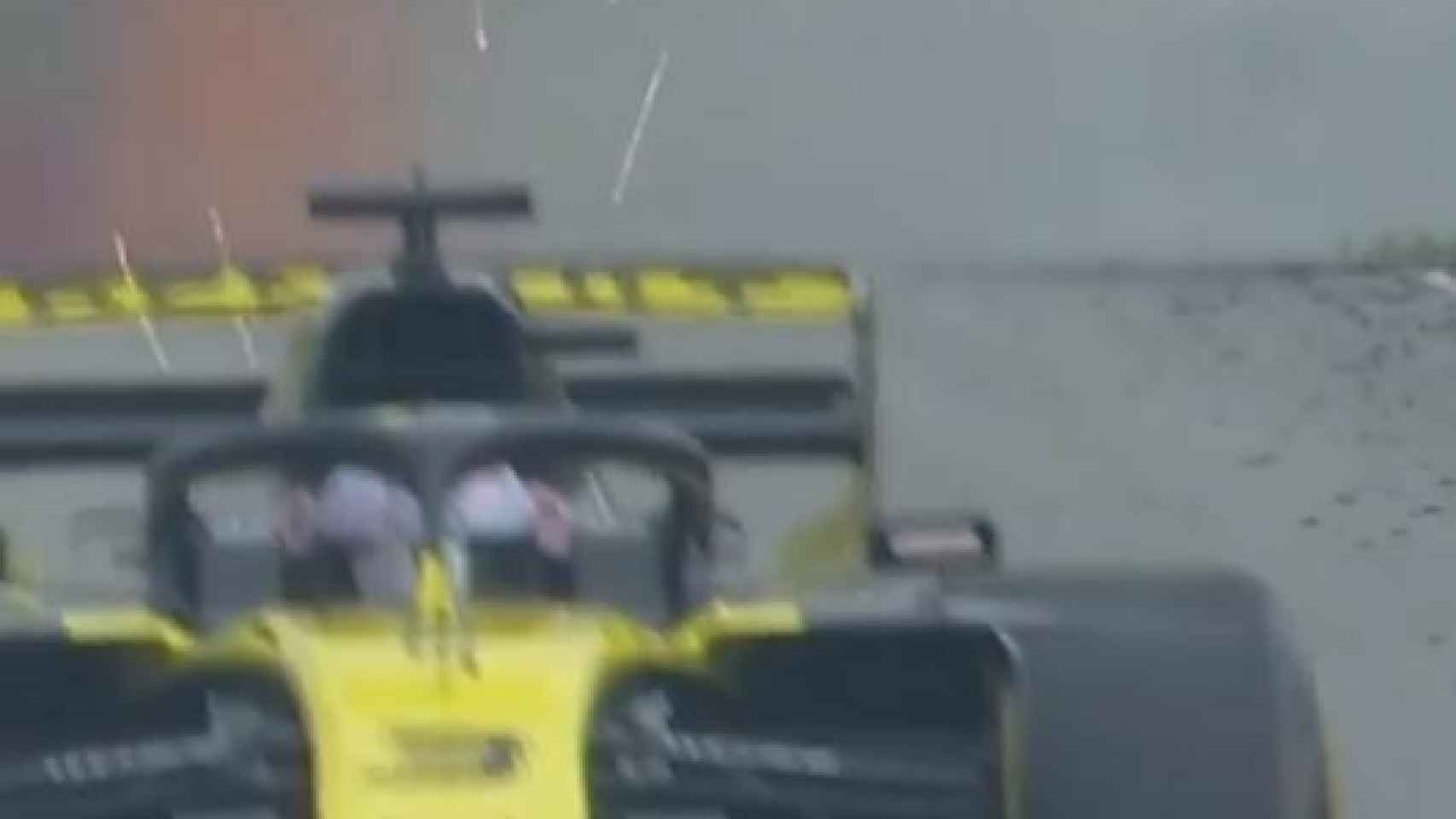 Ricciardo pierde el alerón trasero y el control de su RS19