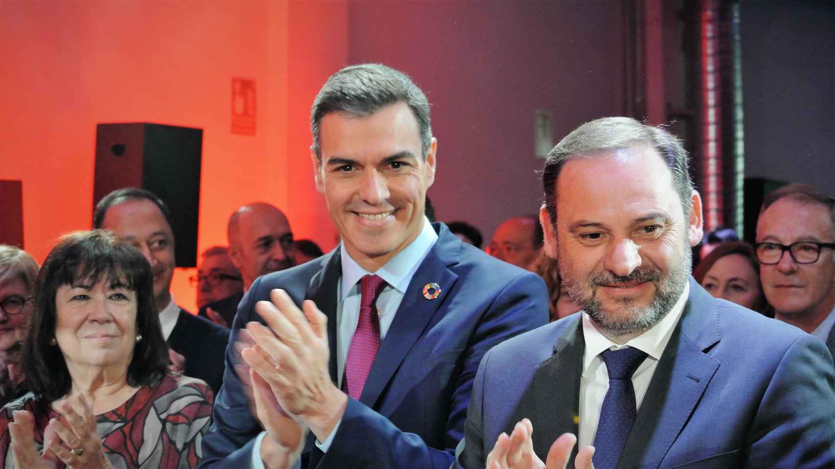 El ministro de Transportes, José Luis Ábalos, junto al presidente, Pedro Sánchez.