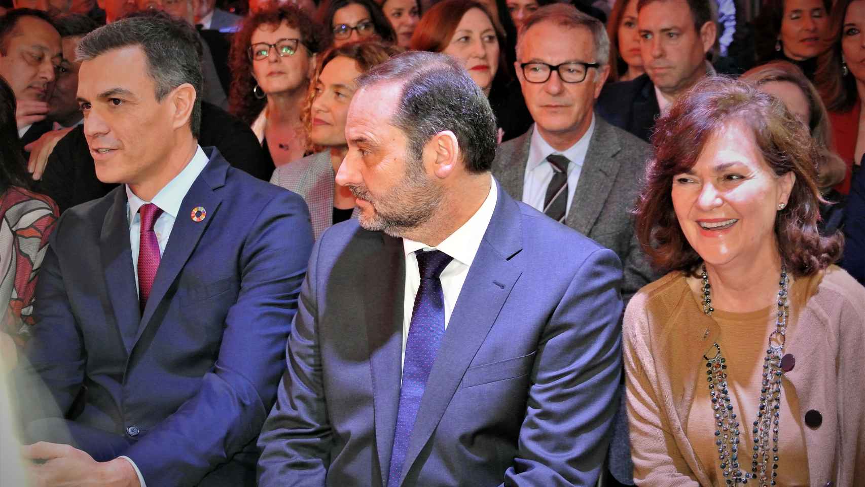 Pedro Sánchez, su número dos en el partido, José Luis Ábalos, y su número dos en el Gobierno, Carmen Calvo, presentando la campaña para el 28-A.