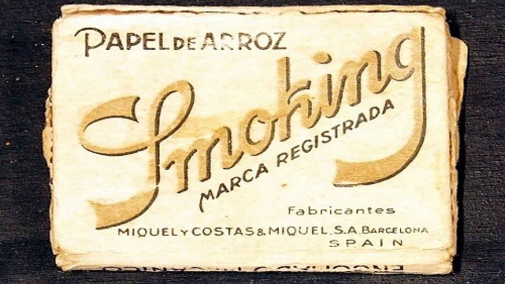 Un antiguo paquete de papel de fumar de Miquel y Costas.