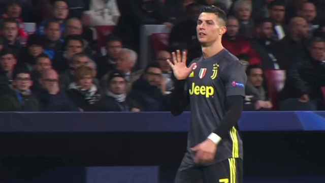 Cristiano Ronaldo enseña la 'manita' al Wanda Metropolitano