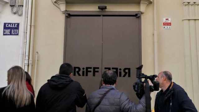Puertas del restaurante Riff cerradas al público. Foto: EFE