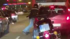 Captura del vídeo de la agresión del motorista