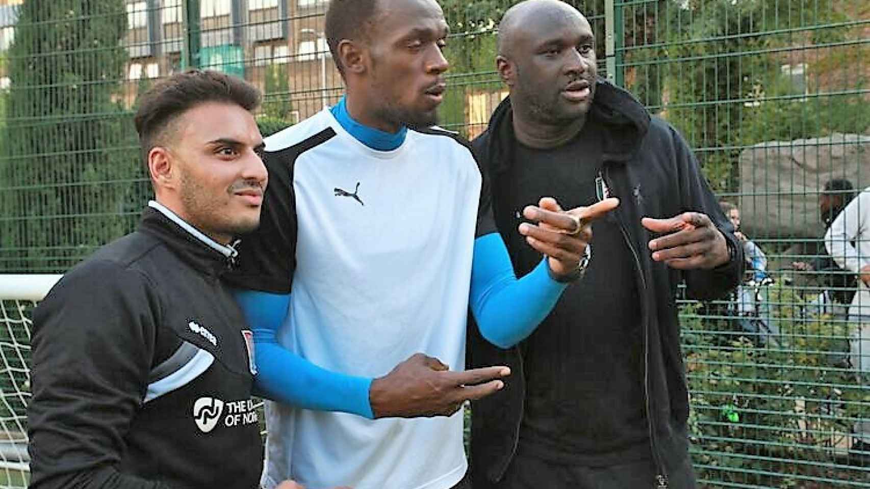Kashif Saddiqi junto a Usain Bolt