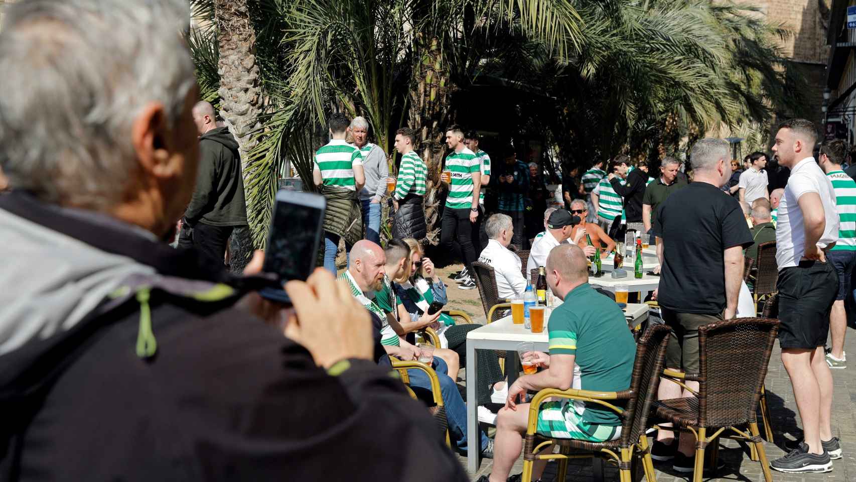 Aficionados del Celtic en Valencia antes del partido de Europa League
