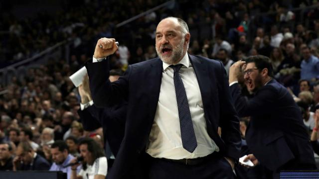 Pablo Laso da órdenes a sus jugadores