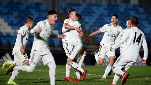 Euforia entre los jugadores del Castilla tras el gol de la victoria